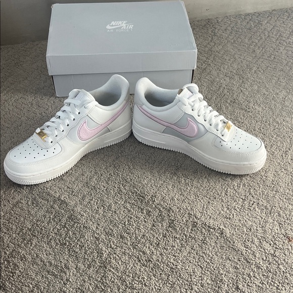 Nike Air Force 1 White and Light Pink Shoes - Picture 3 of 6
